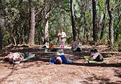 Imagem aula de Yoga para crianças